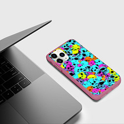Чехол iPhone 11 Pro матовый Паттерн из черепов - поп-арт - иллюзия, цвет: 3D-малиновый — фото 2