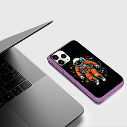 Чехол iPhone 11 Pro матовый Космонавт в оранжевом скафандре, цвет: 3D-фиолетовый — фото 2