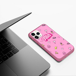 Чехол iPhone 11 Pro матовый Алла - в стиле ретро барби: аксессуары на розовом, цвет: 3D-малиновый — фото 2
