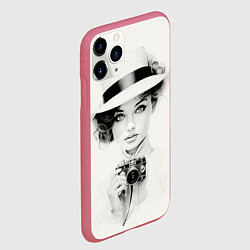 Чехол iPhone 11 Pro матовый Милая девушка с ретро камерой, цвет: 3D-малиновый — фото 2
