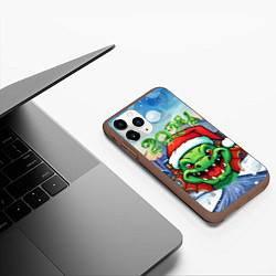 Чехол iPhone 11 Pro матовый Дракон зимние забавы, цвет: 3D-коричневый — фото 2