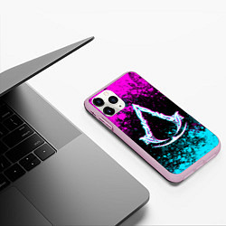 Чехол iPhone 11 Pro матовый Ассасин крид мираж- неоновые брызги, цвет: 3D-розовый — фото 2