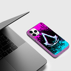 Чехол iPhone 11 Pro матовый Ассасин крид мираж- неоновые брызги, цвет: 3D-фиолетовый — фото 2