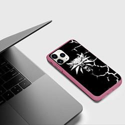 Чехол iPhone 11 Pro матовый The witcher текстура, цвет: 3D-малиновый — фото 2