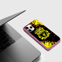 Чехол iPhone 11 Pro матовый Liverpool жёлтые краски текстура, цвет: 3D-малиновый — фото 2