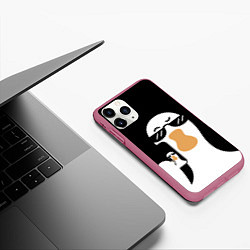 Чехол iPhone 11 Pro матовый Гусь делает селфи, цвет: 3D-малиновый — фото 2