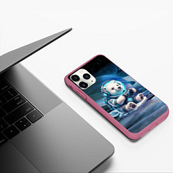 Чехол iPhone 11 Pro матовый Белый медвежонок кибер геймер, цвет: 3D-малиновый — фото 2
