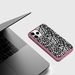 Чехол iPhone 11 Pro матовый Чёрный горох на белом фоне, цвет: 3D-малиновый — фото 2