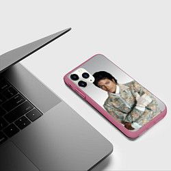 Чехол iPhone 11 Pro матовый Майкл Джексон в серебряном костюме, цвет: 3D-малиновый — фото 2