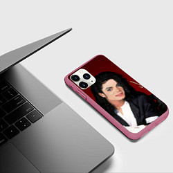 Чехол iPhone 11 Pro матовый Michael Jackson с пантерой и автографом, цвет: 3D-малиновый — фото 2