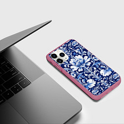 Чехол iPhone 11 Pro матовый Гжель - русский цветочный узор, цвет: 3D-малиновый — фото 2