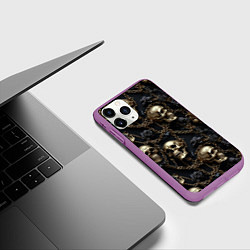 Чехол iPhone 11 Pro матовый Прикованные золотой цепью черепа, цвет: 3D-фиолетовый — фото 2