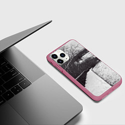 Чехол iPhone 11 Pro матовый Заснеженная лестница в парке, цвет: 3D-малиновый — фото 2