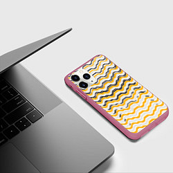 Чехол iPhone 11 Pro матовый Чёрные и жёлтые полосы на белом фоне, цвет: 3D-малиновый — фото 2