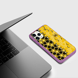 Чехол iPhone 11 Pro матовый Киберпанк соты шестиугольники жёлтый и чёрный с па, цвет: 3D-фиолетовый — фото 2