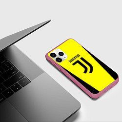 Чехол iPhone 11 Pro матовый Juventus sport geometry yellow, цвет: 3D-малиновый — фото 2