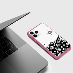 Чехол iPhone 11 Pro матовый Металика черепа рок, цвет: 3D-малиновый — фото 2