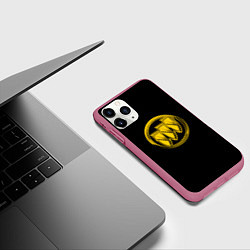 Чехол iPhone 11 Pro матовый Buick logo yellow, цвет: 3D-малиновый — фото 2