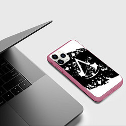 Чехол iPhone 11 Pro матовый Assassins Creed logo краски, цвет: 3D-малиновый — фото 2