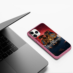 Чехол iPhone 11 Pro матовый Warhammer 40000 space marine 2 Captain Titus, цвет: 3D-малиновый — фото 2