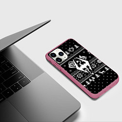 Чехол iPhone 11 Pro матовый The Elder Scrolls game pattern, цвет: 3D-малиновый — фото 2