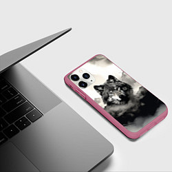 Чехол iPhone 11 Pro матовый Голова серого волка, цвет: 3D-малиновый — фото 2