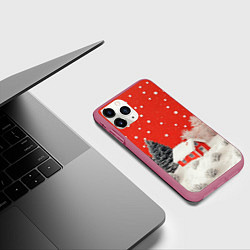 Чехол iPhone 11 Pro матовый Новогодний домик и красное небо, цвет: 3D-малиновый — фото 2