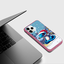 Чехол iPhone 11 Pro матовый Синяя змея в новогоднем городе, цвет: 3D-малиновый — фото 2