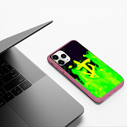 Чехол iPhone 11 Pro матовый Doom кислотный огонь лого, цвет: 3D-малиновый — фото 2