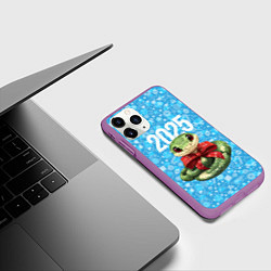 Чехол iPhone 11 Pro матовый Змейка с красным бантиком, цвет: 3D-фиолетовый — фото 2