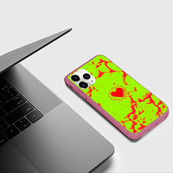 Чехол iPhone 11 Pro матовый Сердечко на кислотном фоне, цвет: 3D-малиновый — фото 2