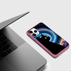 Чехол iPhone 11 Pro матовый Кот на фоне космоса, цвет: 3D-малиновый — фото 2