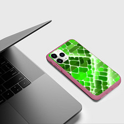 Чехол iPhone 11 Pro матовый Зелёные рельефные плитки и белое свечение, цвет: 3D-малиновый — фото 2