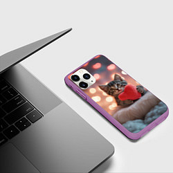 Чехол iPhone 11 Pro матовый Котенок поздравляет с днем святого Валентина, цвет: 3D-фиолетовый — фото 2
