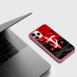 Чехол iPhone 11 Pro матовый Doom - neon red, цвет: 3D-малиновый — фото 2