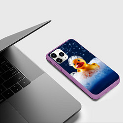 Чехол iPhone 11 Pro матовый Резиновая уточка в мыльной пене, цвет: 3D-фиолетовый — фото 2