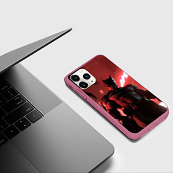 Чехол iPhone 11 Pro матовый Бэтмен красный ночной город, цвет: 3D-малиновый — фото 2