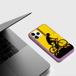 Чехол iPhone 11 Pro матовый Триатлонист на желтом, цвет: 3D-фиолетовый — фото 2