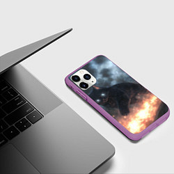 Чехол iPhone 11 Pro матовый Черный кот идет по огню - стиль киберпанк, цвет: 3D-фиолетовый — фото 2