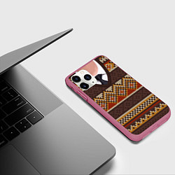 Чехол iPhone 11 Pro матовый Зимний узор с галстуком, цвет: 3D-малиновый — фото 2