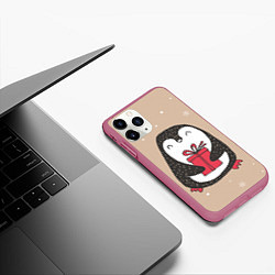 Чехол iPhone 11 Pro матовый Пингвин с подарком, цвет: 3D-малиновый — фото 2
