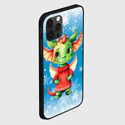Чехол для iPhone 12 Pro Милый дракошка в свитере, цвет: 3D-черный — фото 2