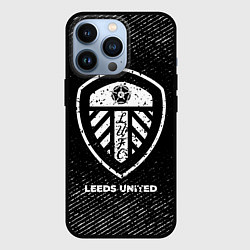 Чехол iPhone 13 Pro Leeds United с потертостями на темном фоне