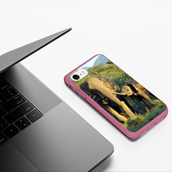 Чехол iPhone 7/8 матовый Семья слонов в природе, цвет: 3D-малиновый — фото 2