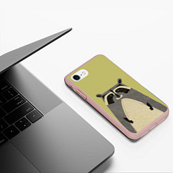 Чехол iPhone 7/8 матовый Дедушка енот, цвет: 3D-светло-розовый — фото 2