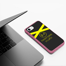 Чехол iPhone 7/8 матовый Twenty One Pilots: Yellow Lines, цвет: 3D-малиновый — фото 2