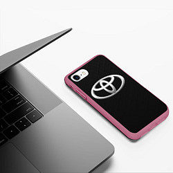 Чехол iPhone 7/8 матовый Toyota carbon, цвет: 3D-малиновый — фото 2