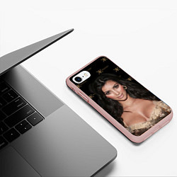 Чехол iPhone 7/8 матовый Ким Кардашьян, цвет: 3D-светло-розовый — фото 2