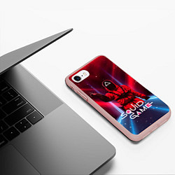 Чехол iPhone 7/8 матовый Игра в кальмара - выстрел, цвет: 3D-светло-розовый — фото 2