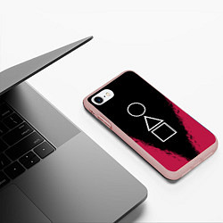 Чехол iPhone 7/8 матовый Игра в кальмара: Фигуры игры, цвет: 3D-светло-розовый — фото 2